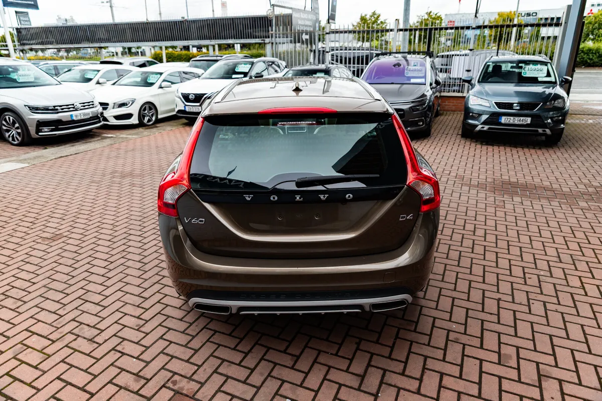 VOLVO V60 2.0D4 CROSS COUNTRY 5DR ESTATE AUTOMATIC - Image 4
