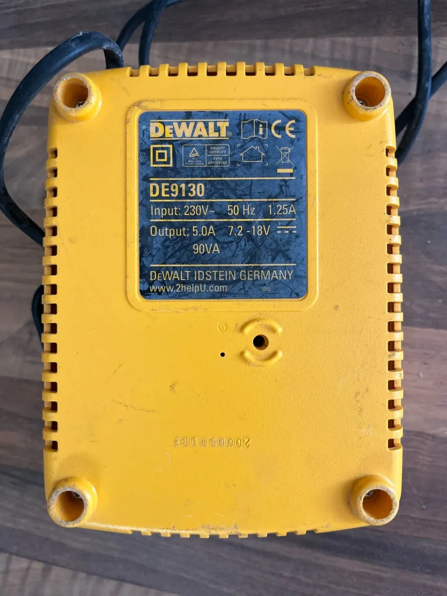 Dewalt charger - Image 2