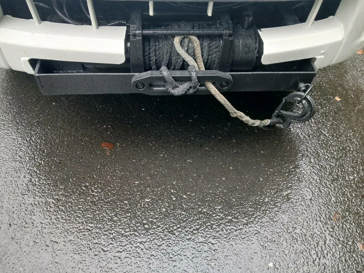 Toyota  hilux - Image 2