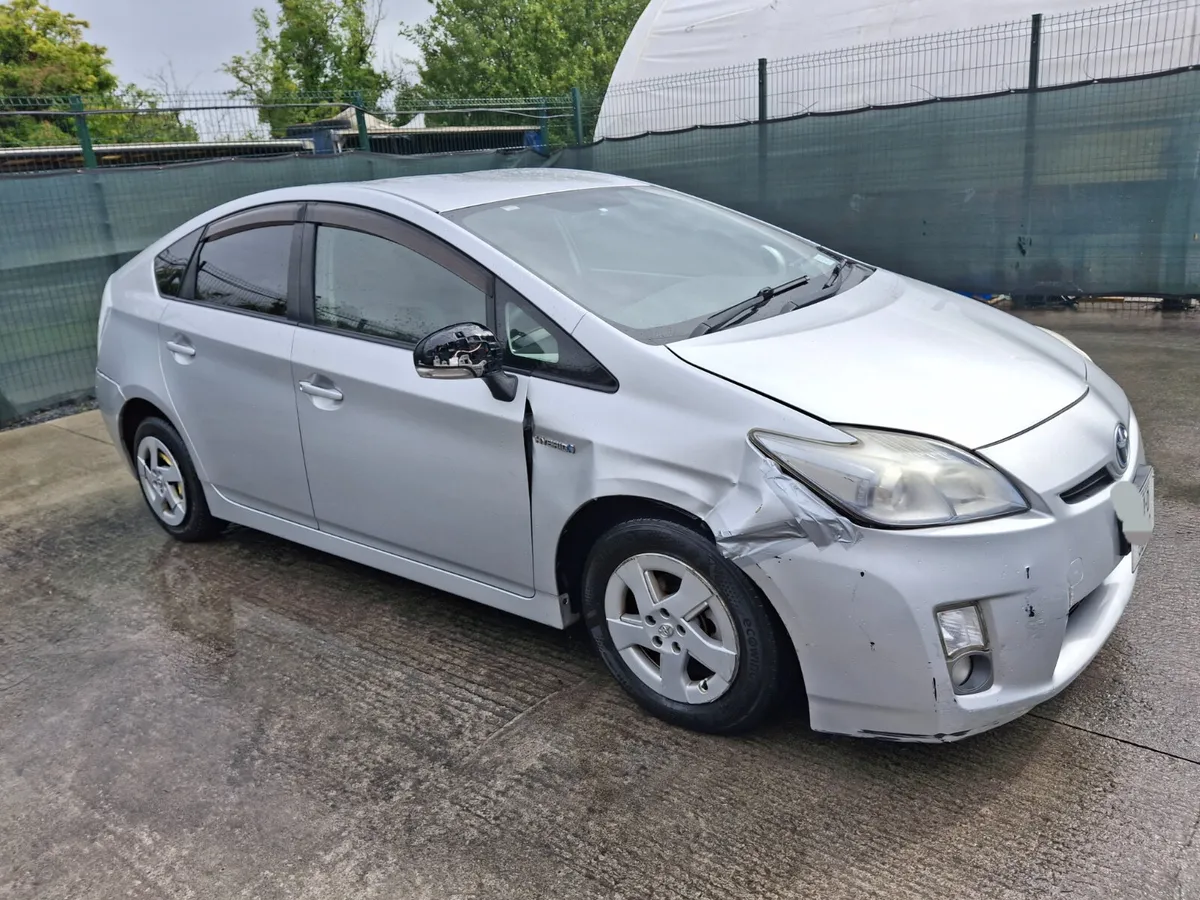 2011 Toyota Prius  Hybrid  Auto - Image 3