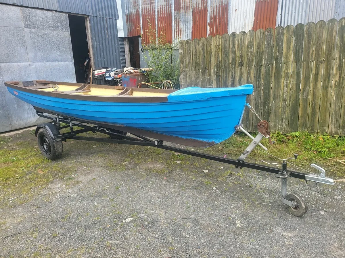 19ft fiberglass anglers fancy fishing boat - Image 1