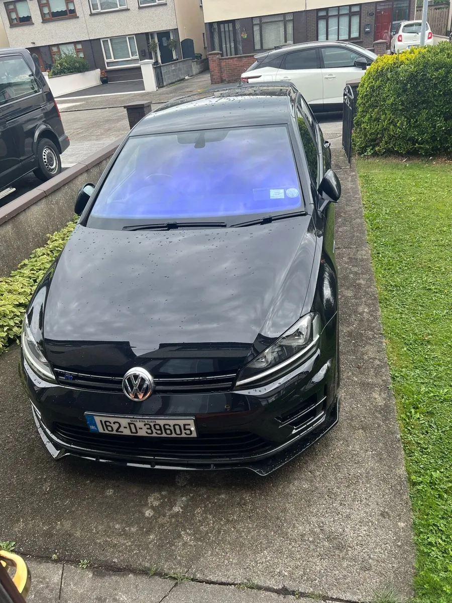 Volkswagen Golf R - Image 1