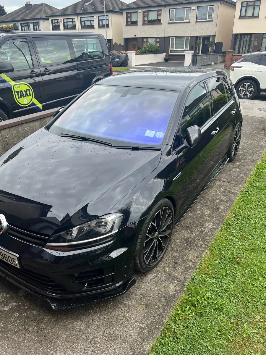 Volkswagen Golf R - Image 2