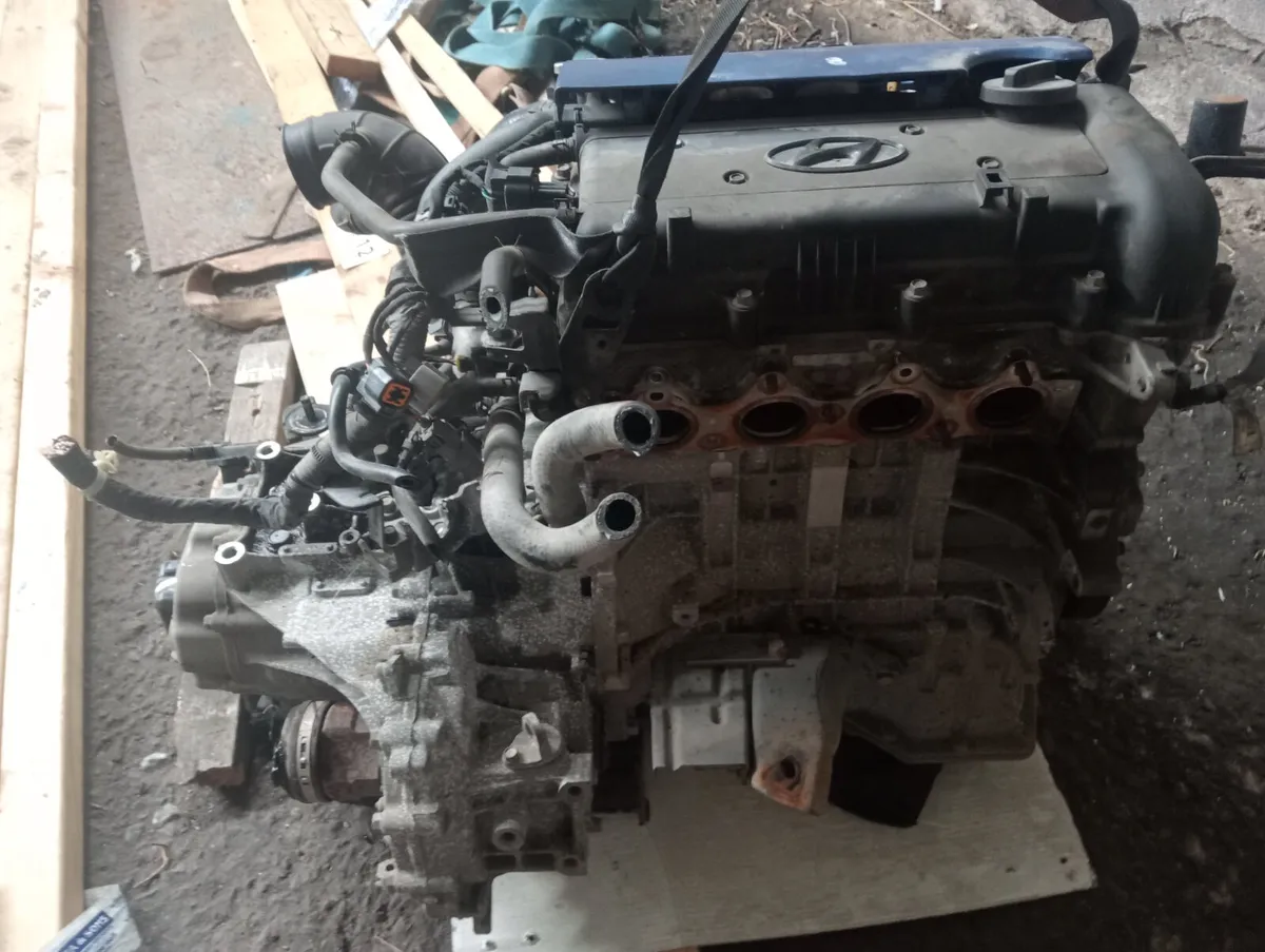 13 Hyundai i30 1.4 petrol engine box - Image 2