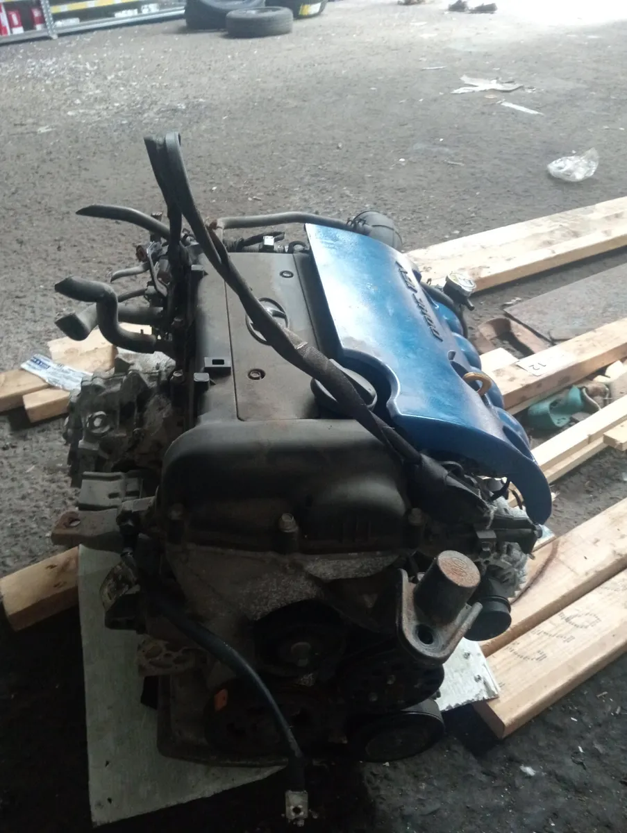 13 Hyundai i30 1.4 petrol engine box - Image 1