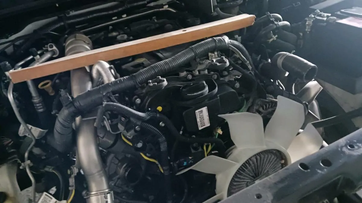 Breaking 2021 Nissan navara - Image 2