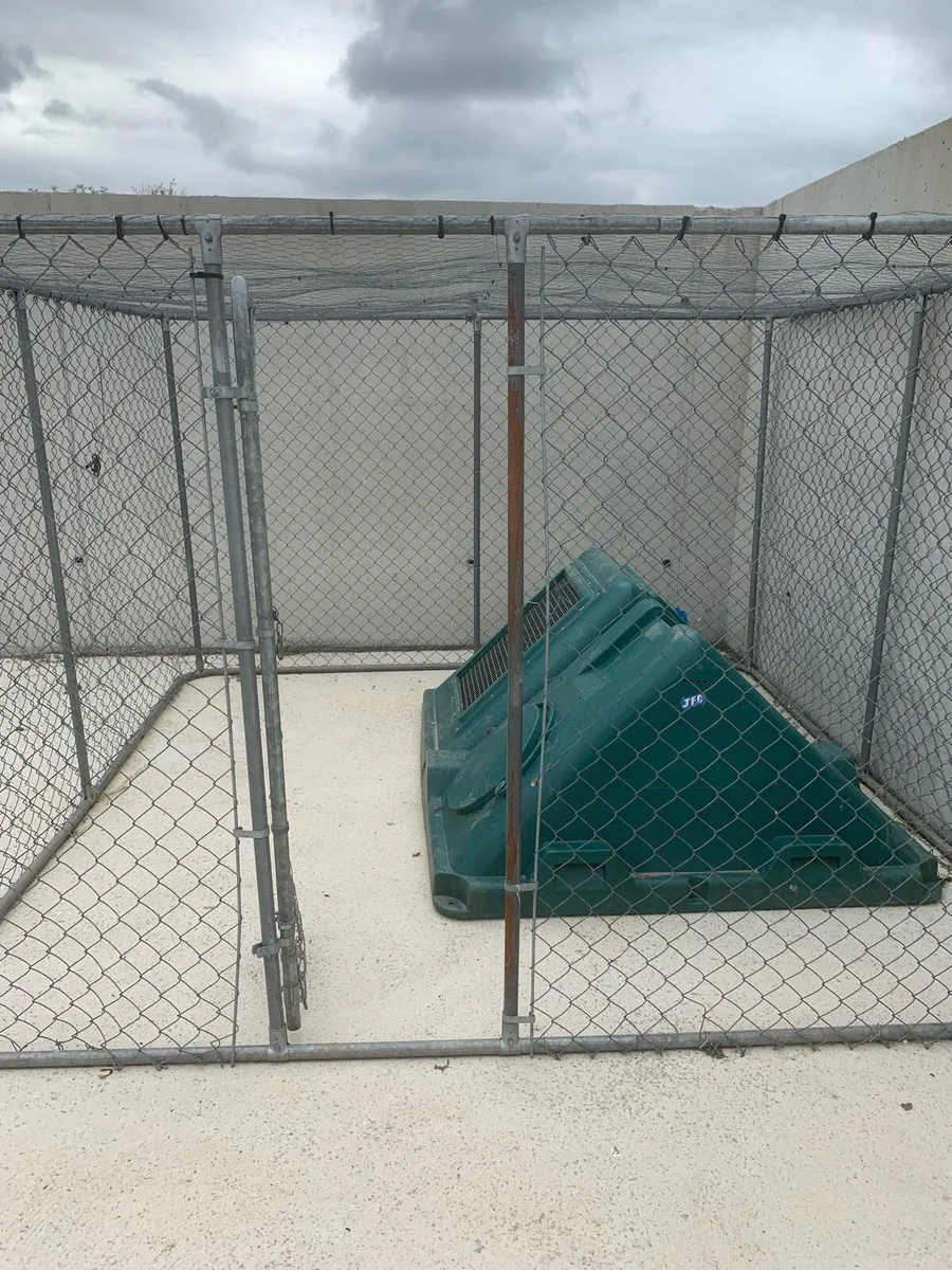 Chicken coop and run - Image 1