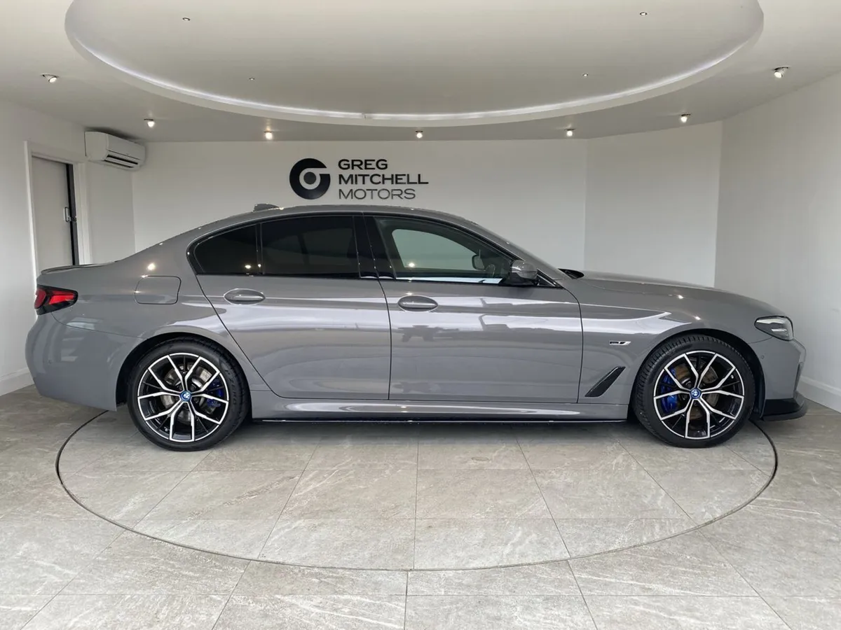BMW 5-Series 2022 - Image 4