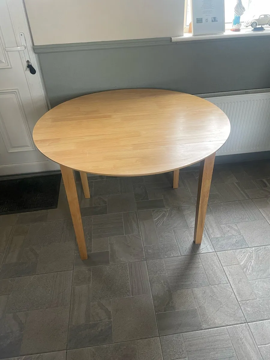 Drop leaf table with 4 chairs - Image 2