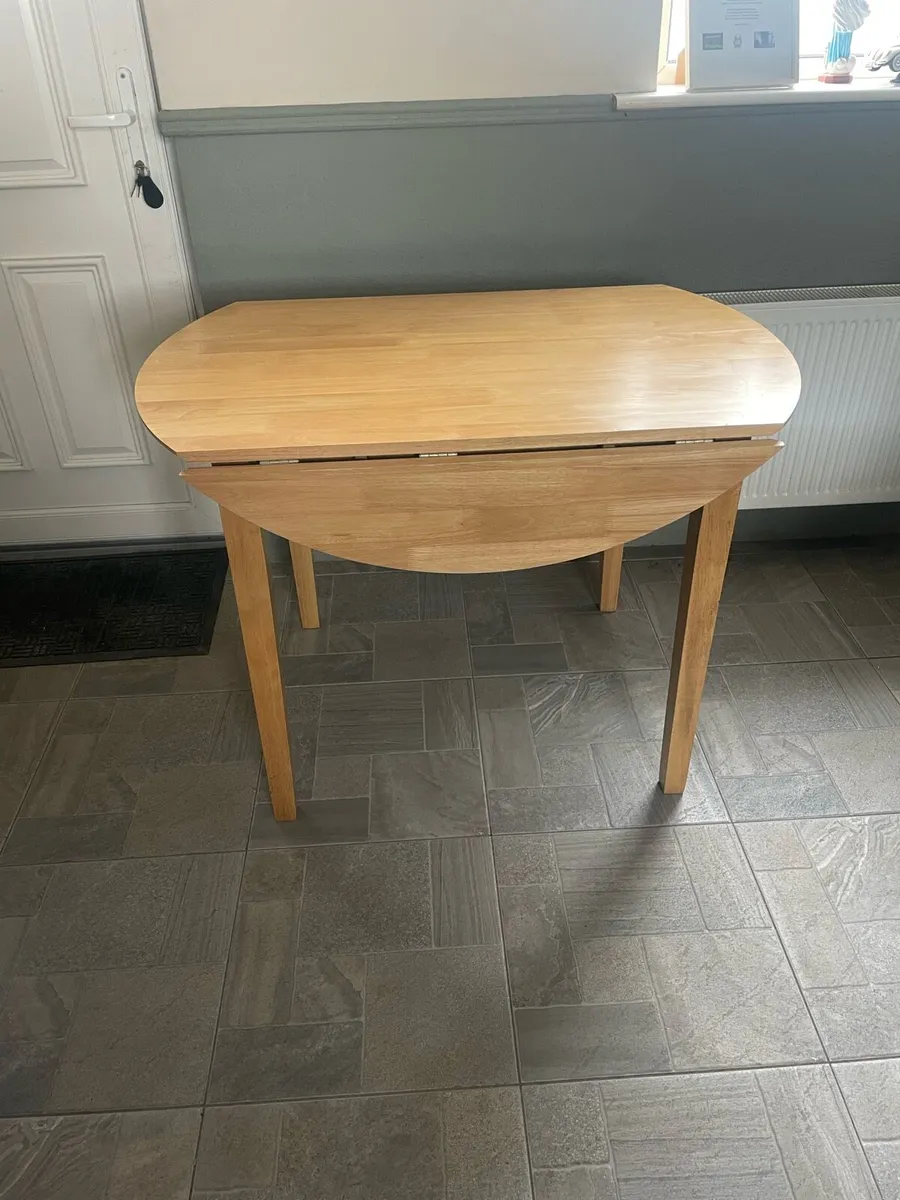 Drop leaf table with 4 chairs - Image 3