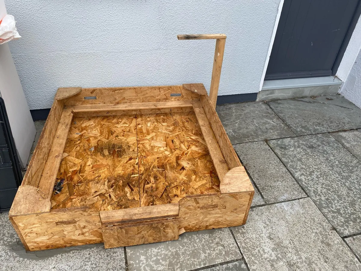 Dog crate and Whelping box. - Image 2