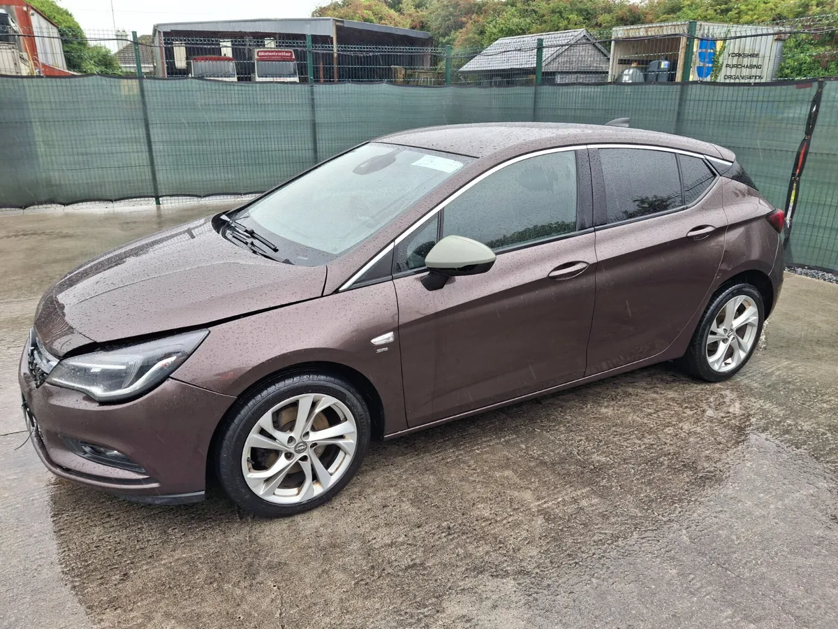 2016 Opel Astra  Diesel  very light damage - Image 2