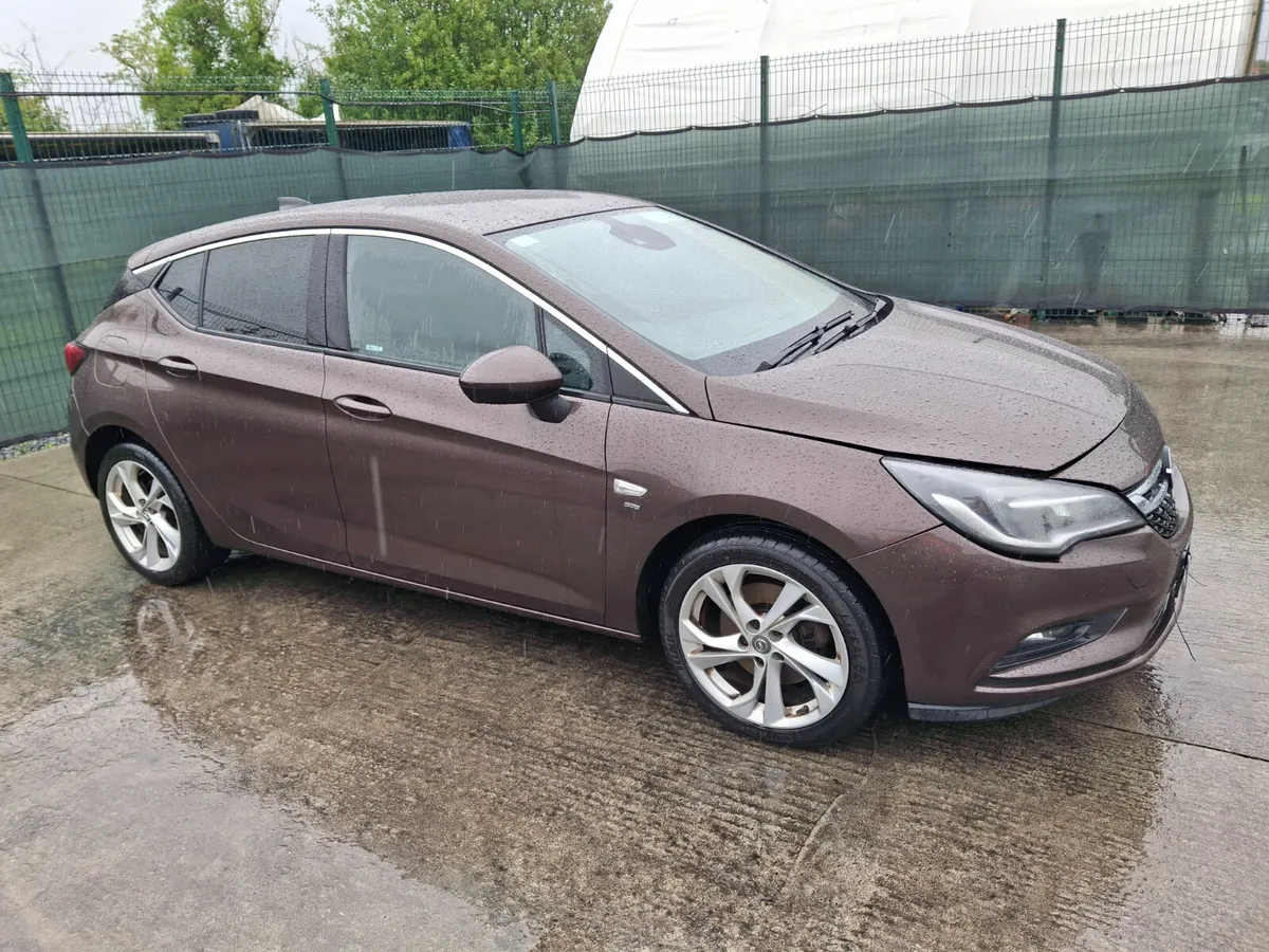 2016 Opel Astra  Diesel  very light damage - Image 3