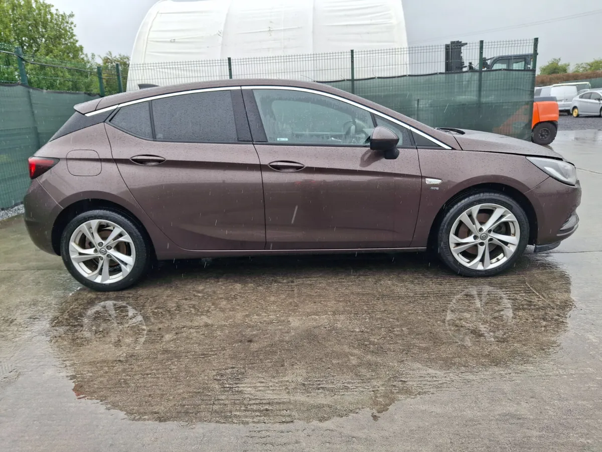 2016 Opel Astra  Diesel  very light damage - Image 4