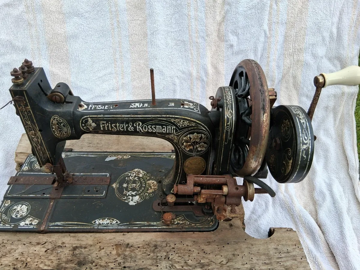 Antique sewing machine - Image 2