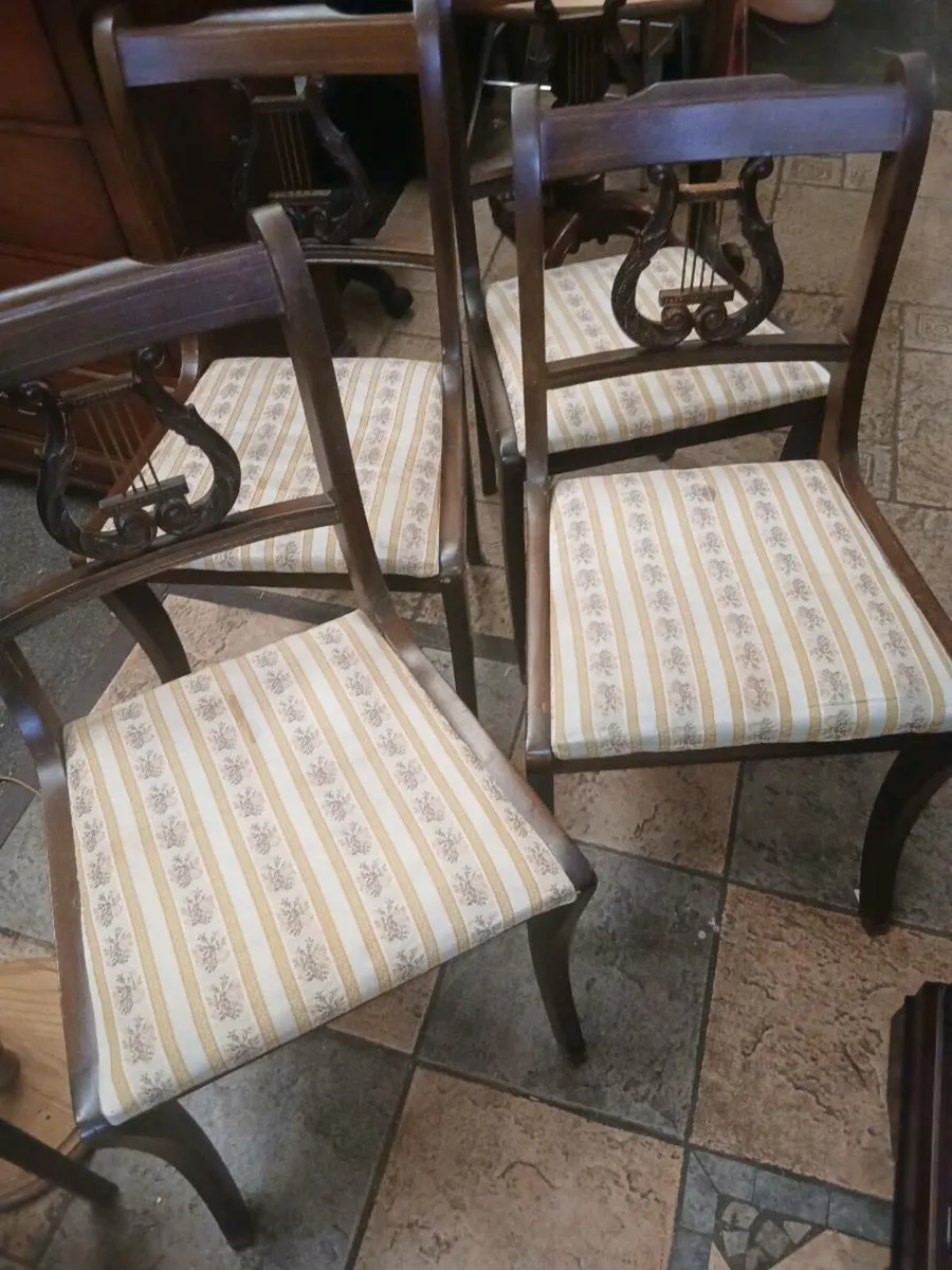 Round Table - Image 2