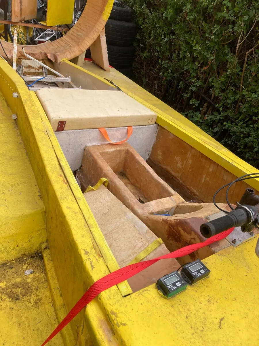 Hovercraft boat and trailer - Image 1