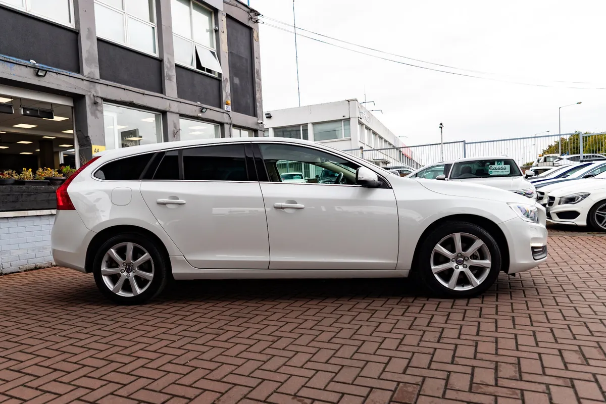 VOLVO V60 2.0D4 SE LUXURY DELUXE 5DR ESTATE AUTOMA - Image 2