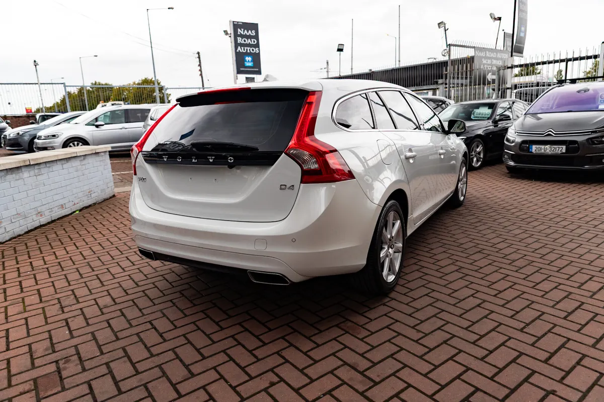 VOLVO V60 2.0D4 SE LUXURY DELUXE 5DR ESTATE AUTOMA - Image 3