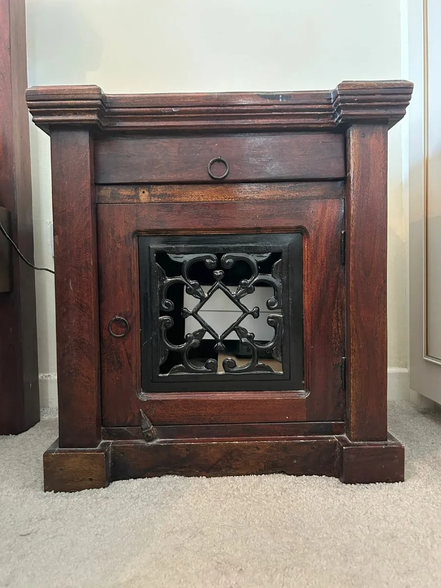 Bedside cabinets x 2 - Image 1