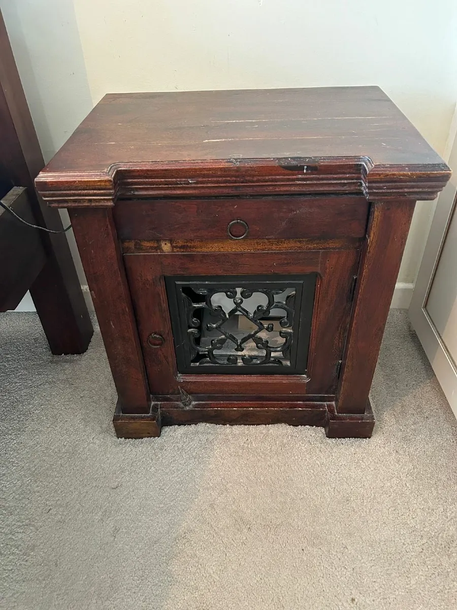 Bedside cabinets x 2 - Image 2