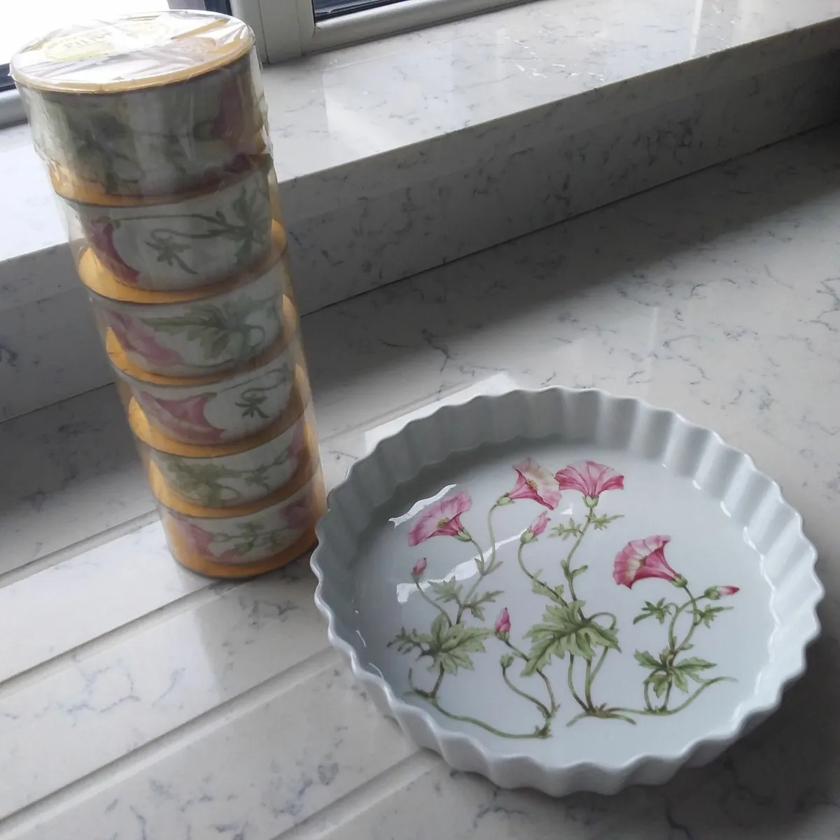 Vintage French Pillivite Flan Dish & 6 Ramekins - Image 1