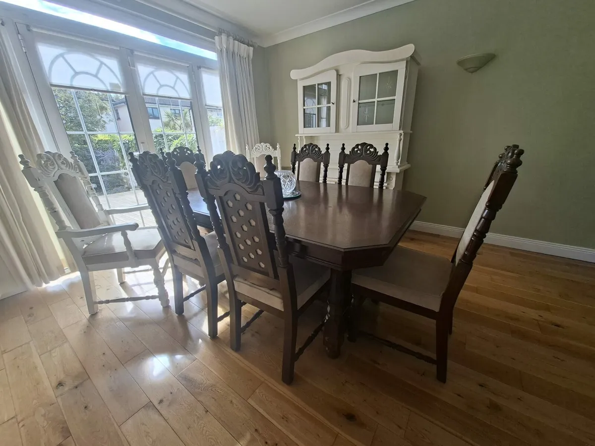 table and chairs - Image 1