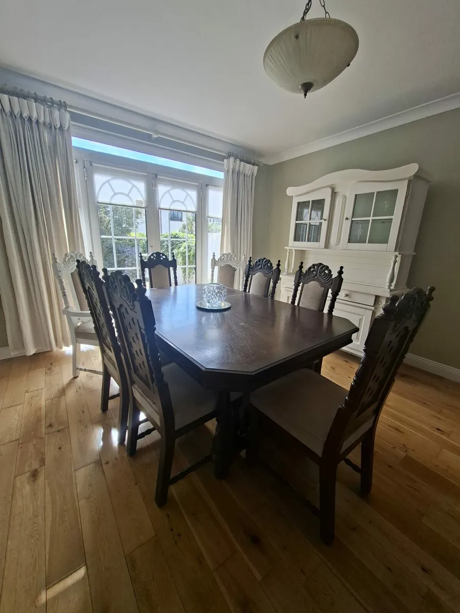 table and chairs - Image 3