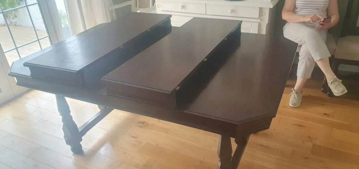 table and chairs - Image 4