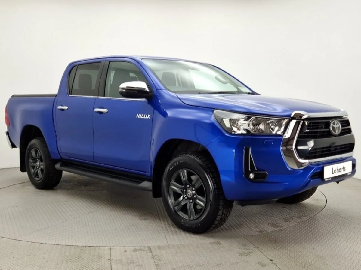 Toyota HiLux Toyota 2.8 SR5 D/cab Auto 4DR A - Image 1