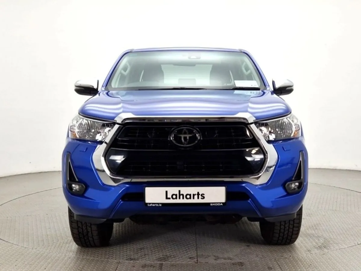 Toyota HiLux Toyota 2.8 SR5 D/cab Auto 4DR A - Image 4