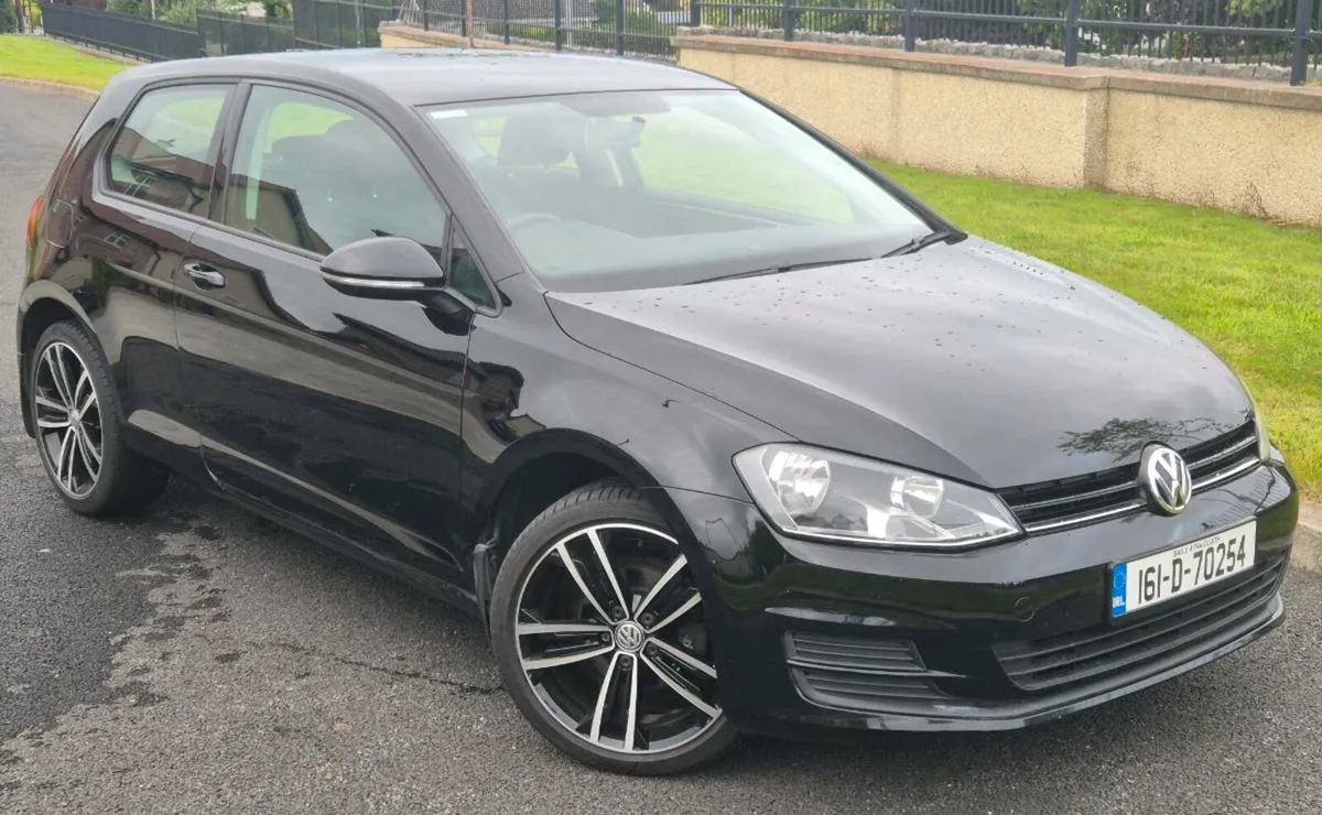 Volkswagen Golf 1.2 TSI Bluemotion - Image 1