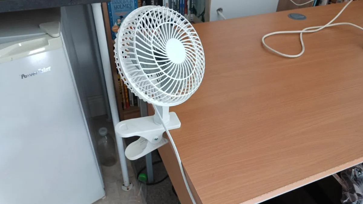 Clip On Electric Desk Top Fan - Image 1