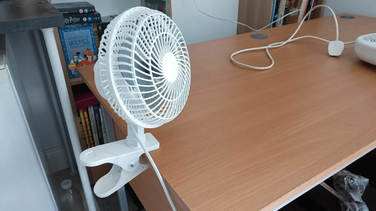 Clip On Electric Desk Top Fan - Image 2