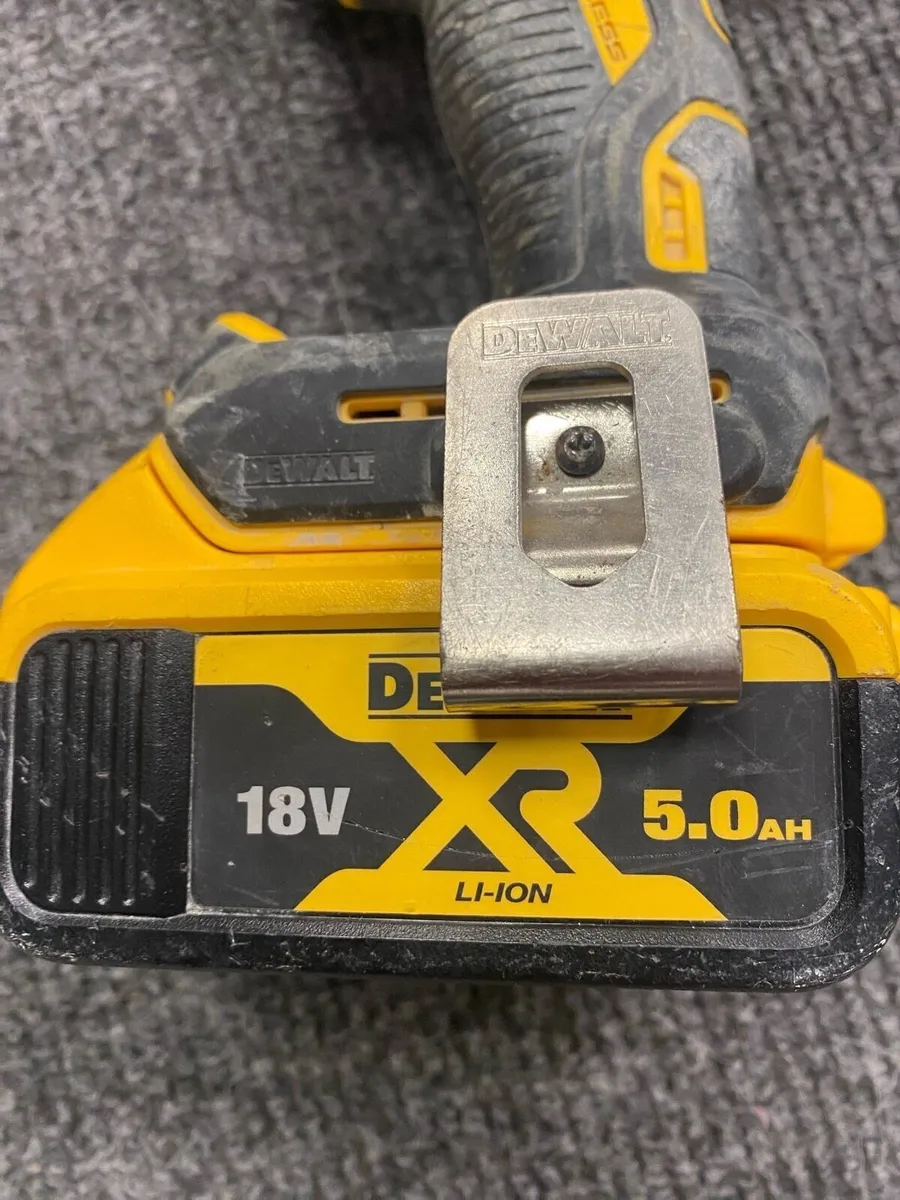 Dewalt DCD796 Drill + 5AH Battery - Image 4