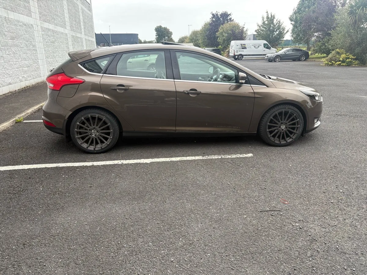 Ford focus titanium 1.5 diesel automatic - Image 4