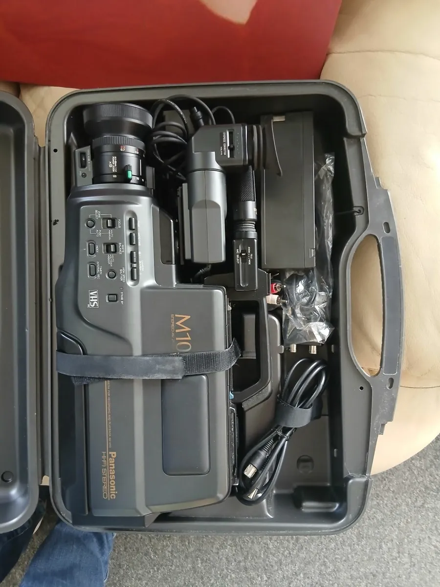 Ferguson M10 vintage vhs panasonic tv film camera - Image 2