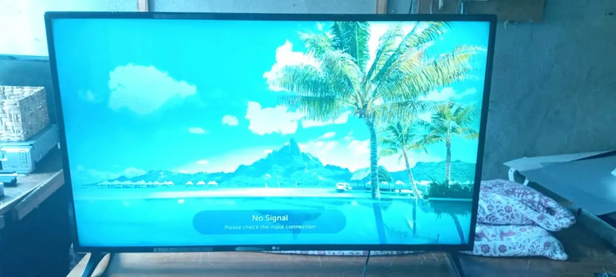 49 inch 4k smart tv - Image 1