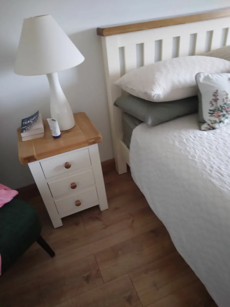 Somerset Brdroom furniture As new - Image 3