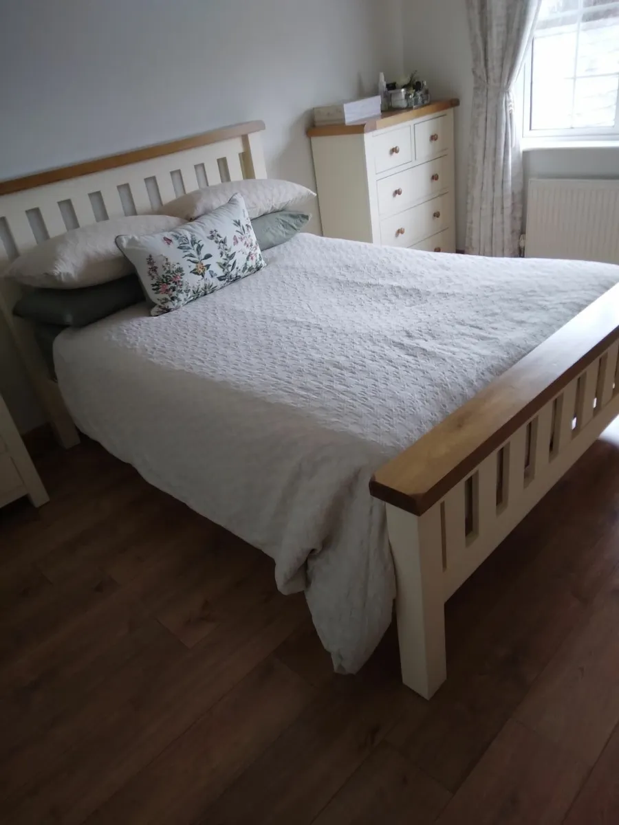 Somerset Brdroom furniture As new - Image 1