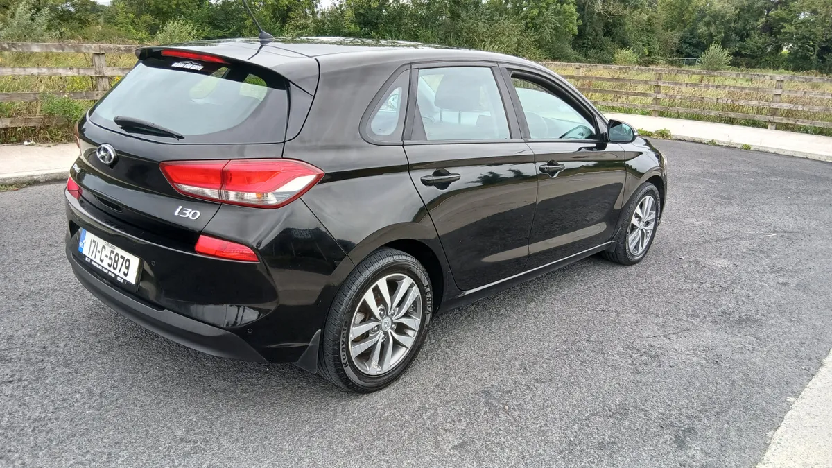 Hyundai i30 2017 deluxe hatch back - Image 3