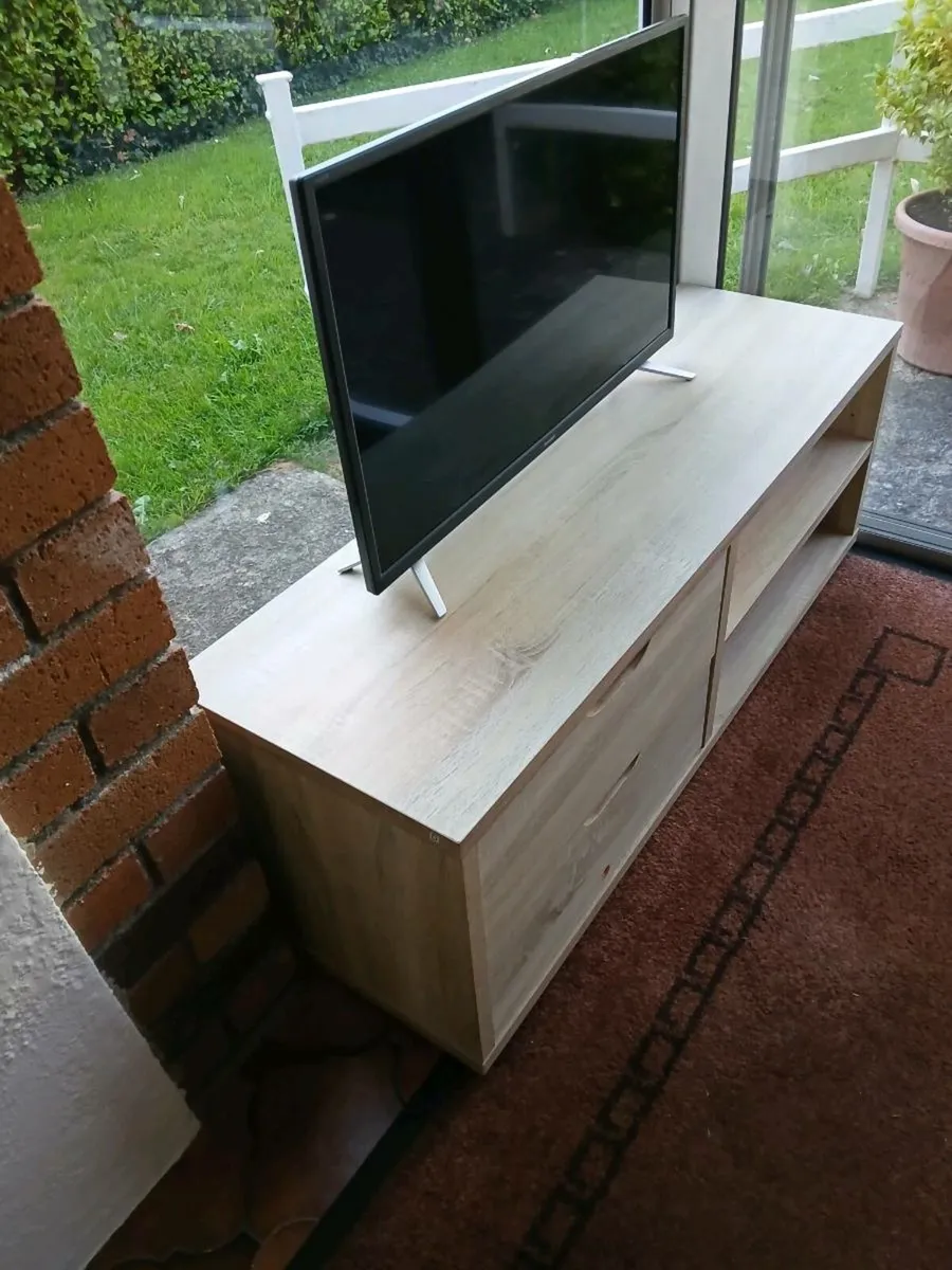 Tv stand. - Image 1