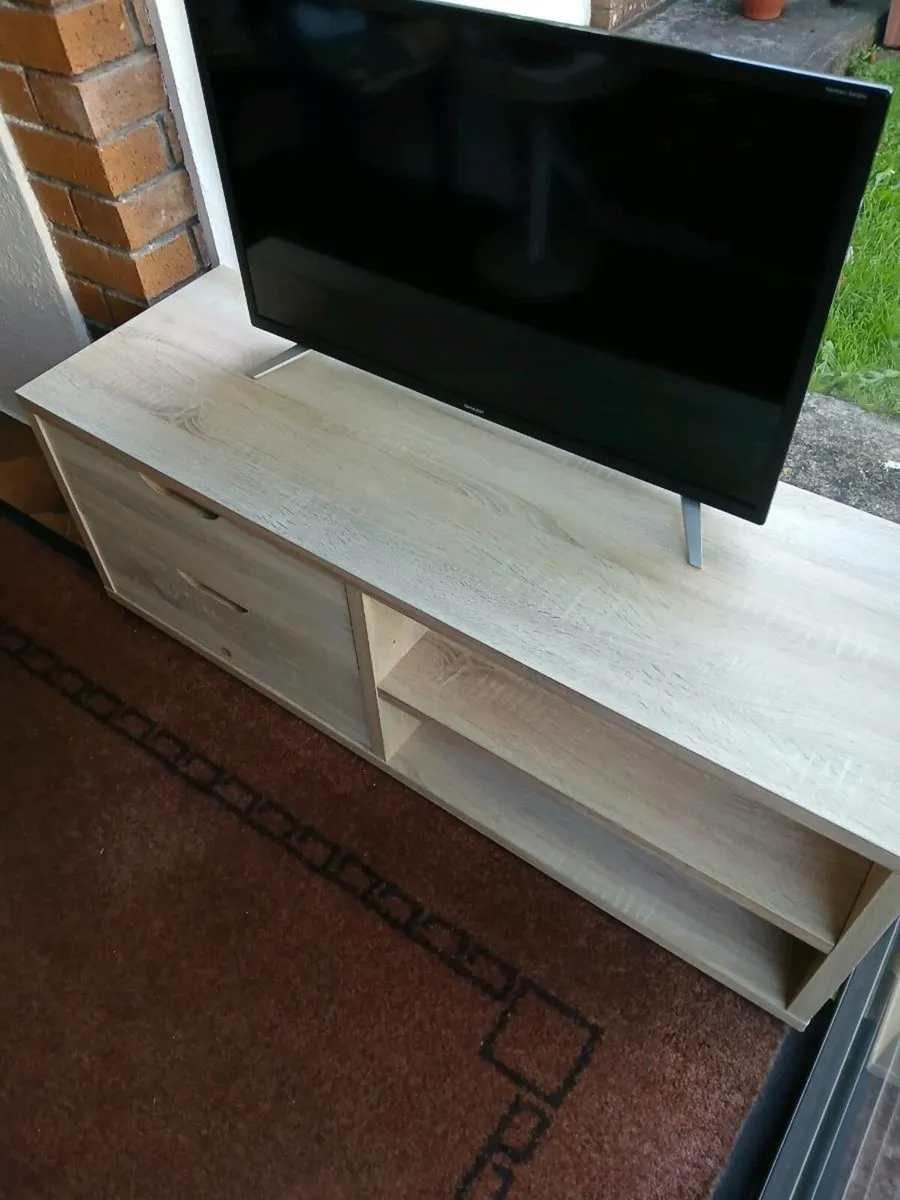 Tv stand. - Image 2