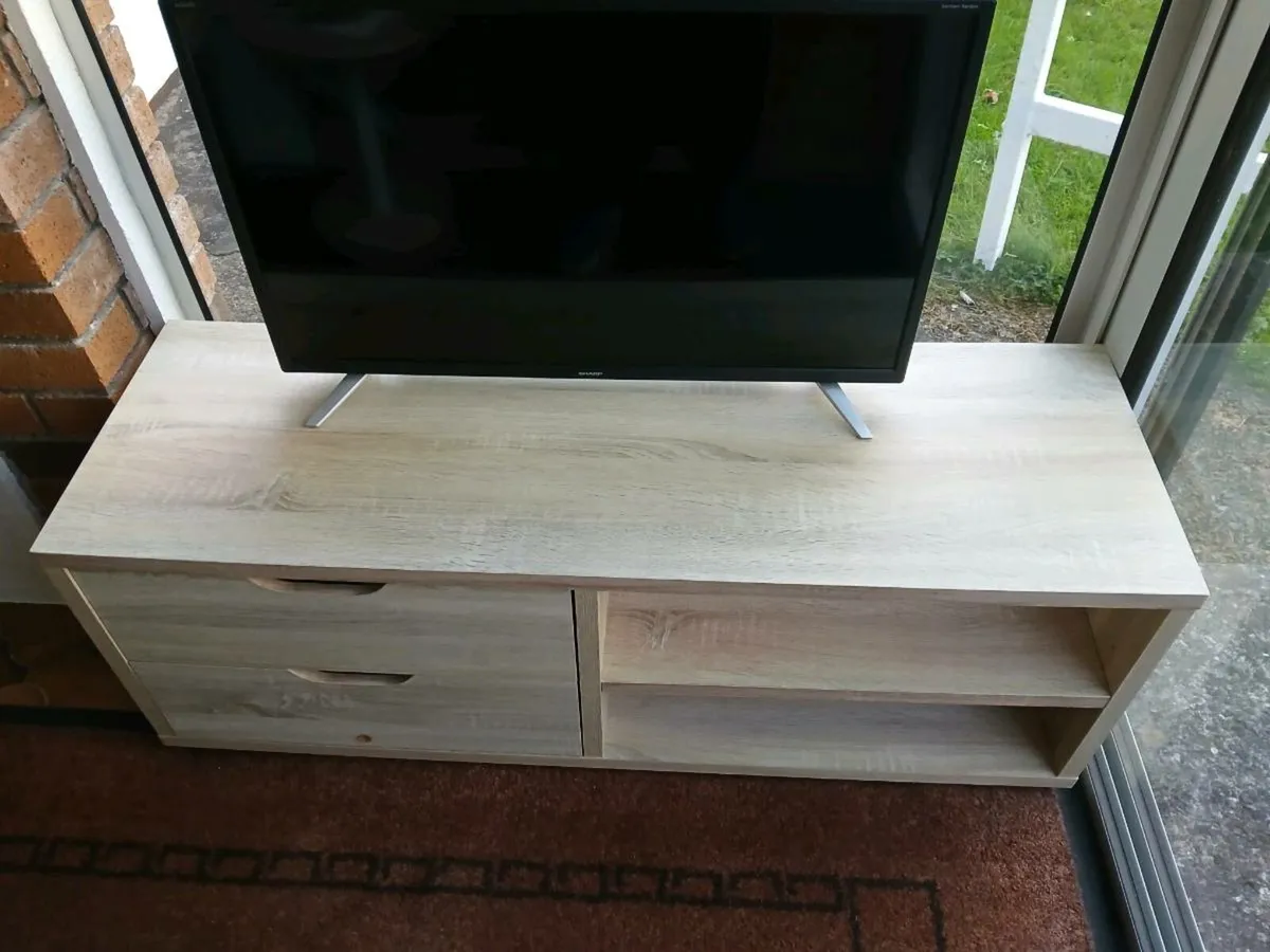 Tv stand. - Image 4