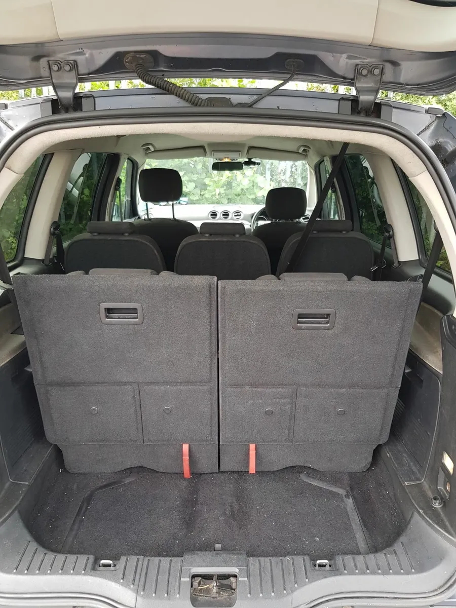 Ford Galaxy 2010 - Image 4