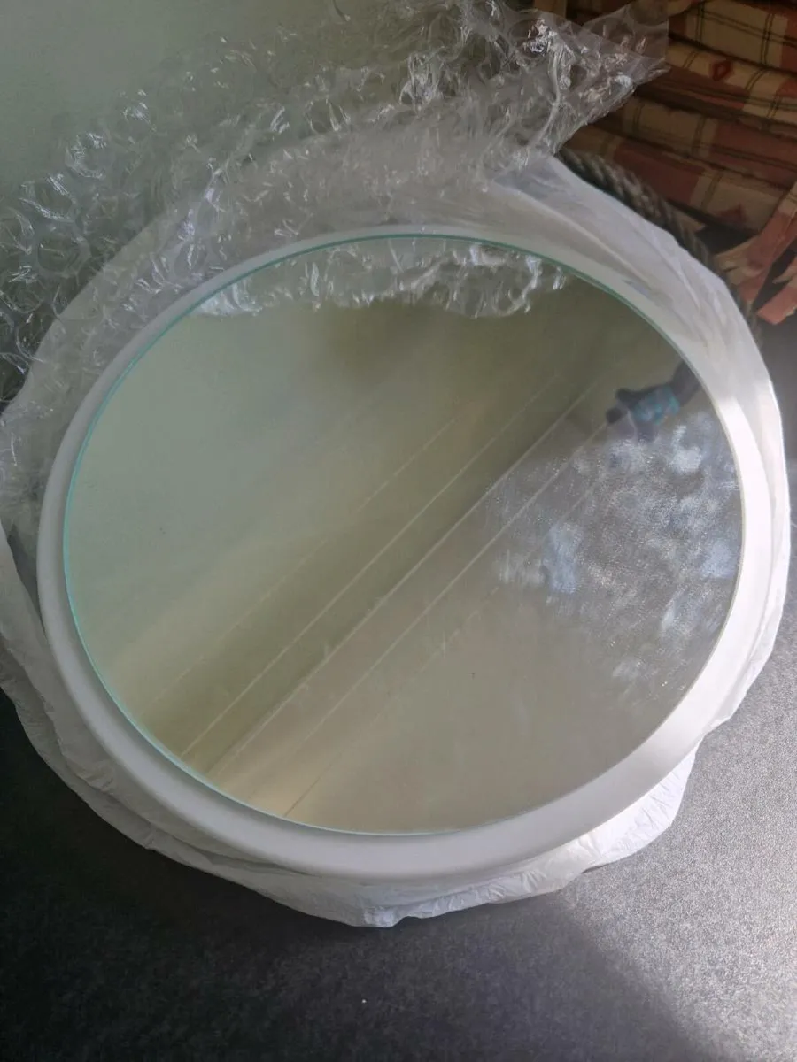 Round light up mirror, unused - Image 1