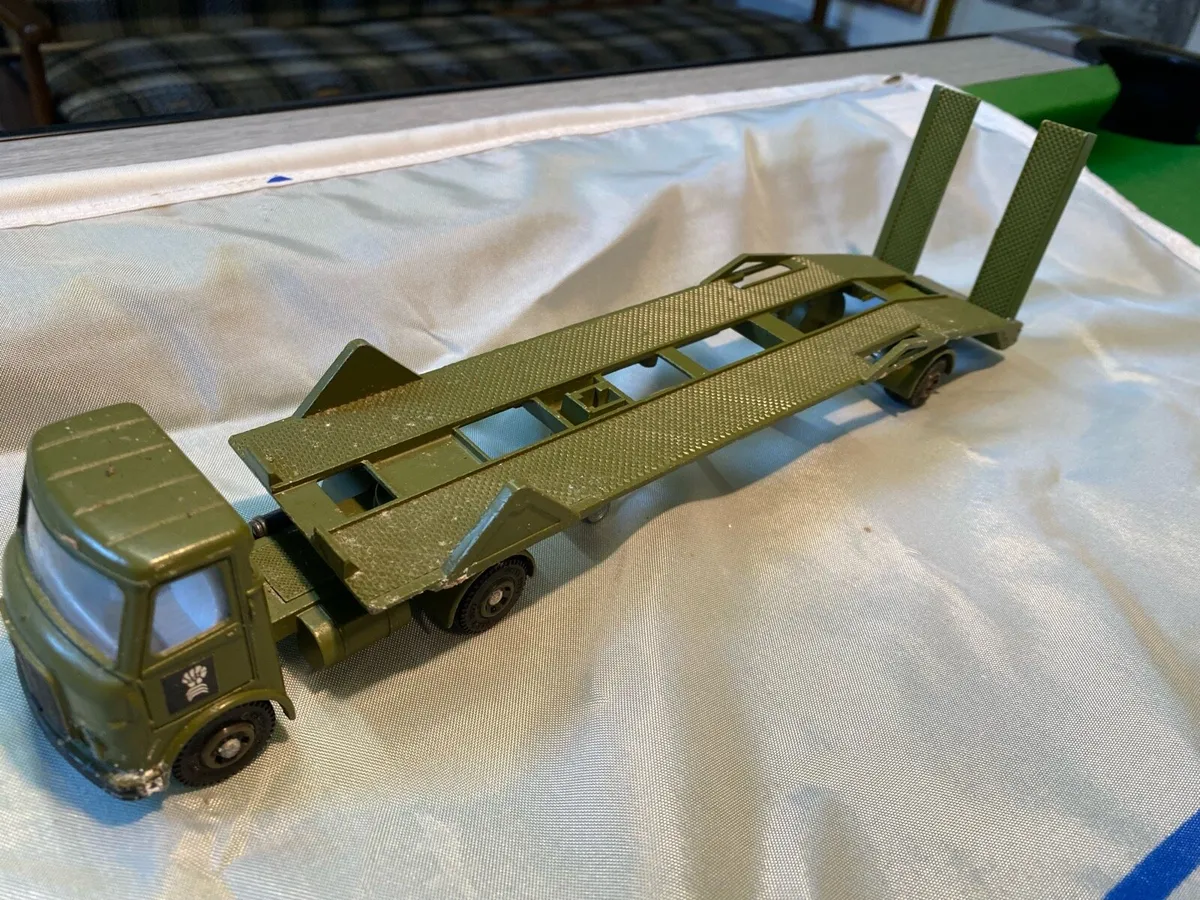 Dinky AEC Articulated Lorry & Chieftain Tank - Image 2