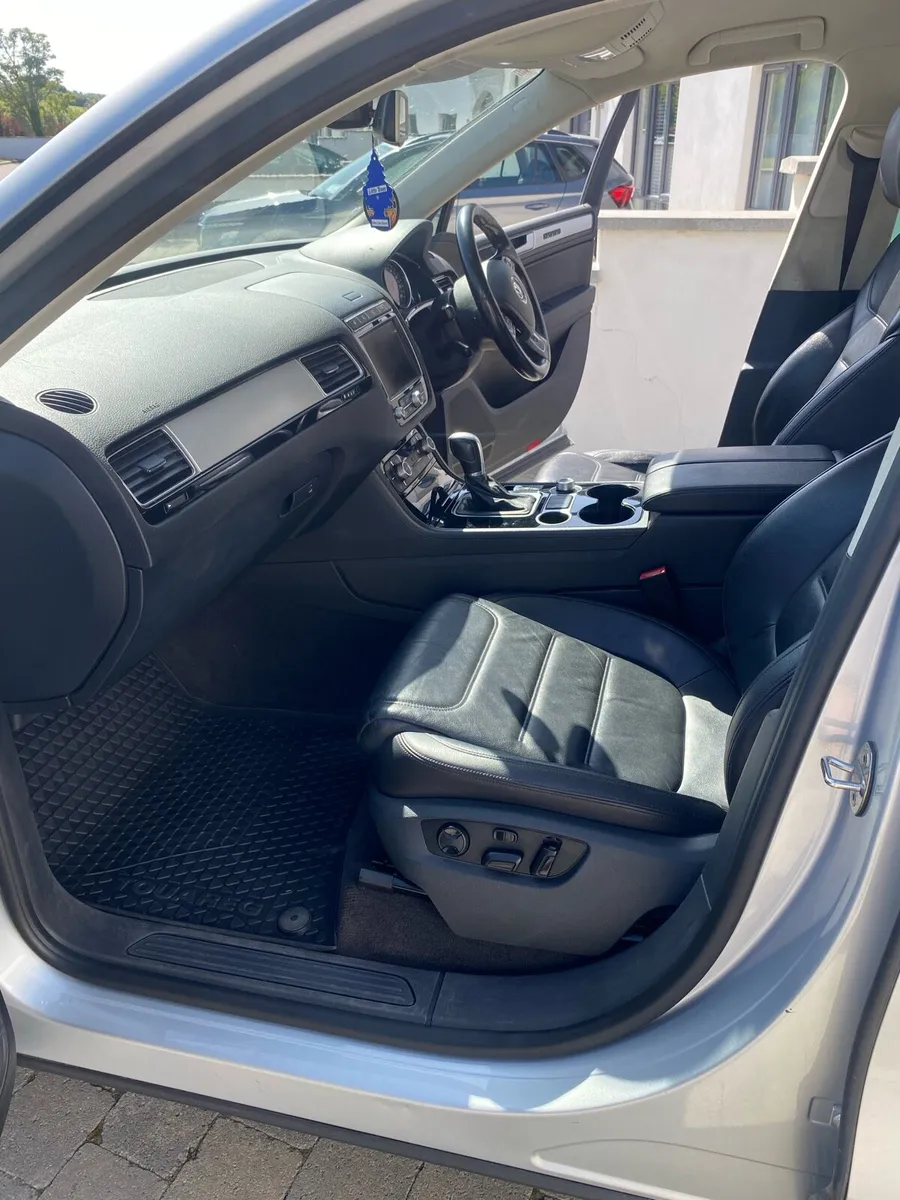 Volkswagen Touareg N1 crew cab - Image 4