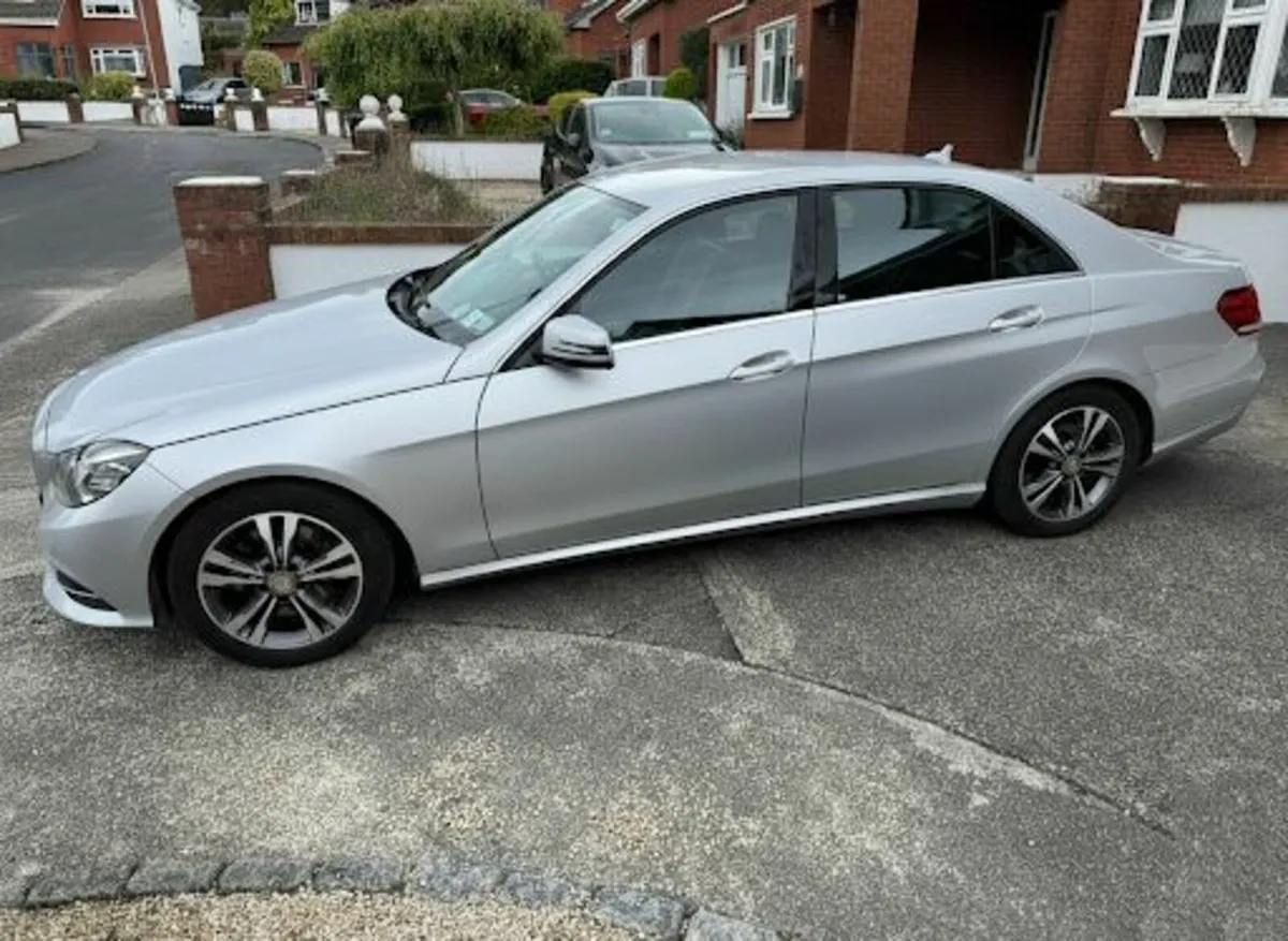 Mercedes-Benz E300 Bluetec Diesel Hybrid - Image 2