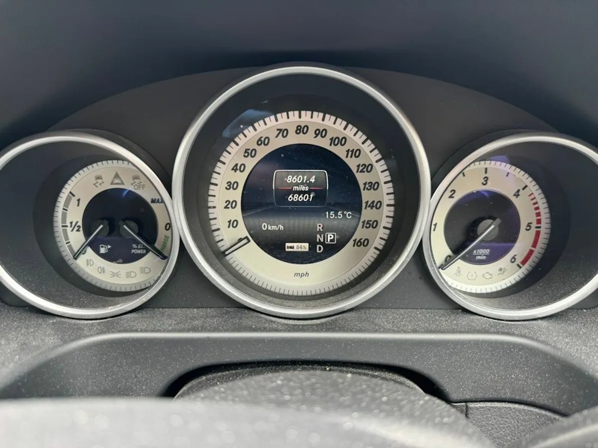 Mercedes-Benz E300 Automatic Diesel Hybrid - Image 3
